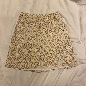 Hollister High-Waisted floral mini skirt